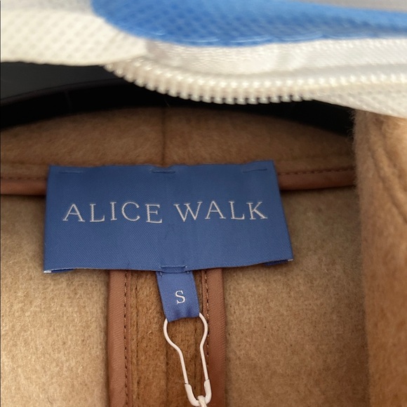 Alice Walk Women's Camel Wool Cape NWT - Picture 3 of 5